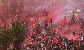 利物浦在2019年贏得歐聯後舉辦勝利巡遊，有70萬名紅軍迷上街慶祝。資料圖片
