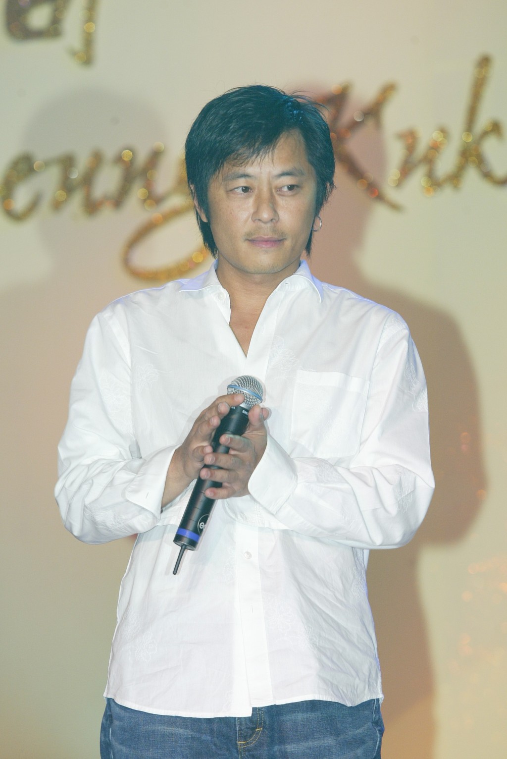 1999年王傑簽約英皇來港發展，當時活躍於香港娛圈。