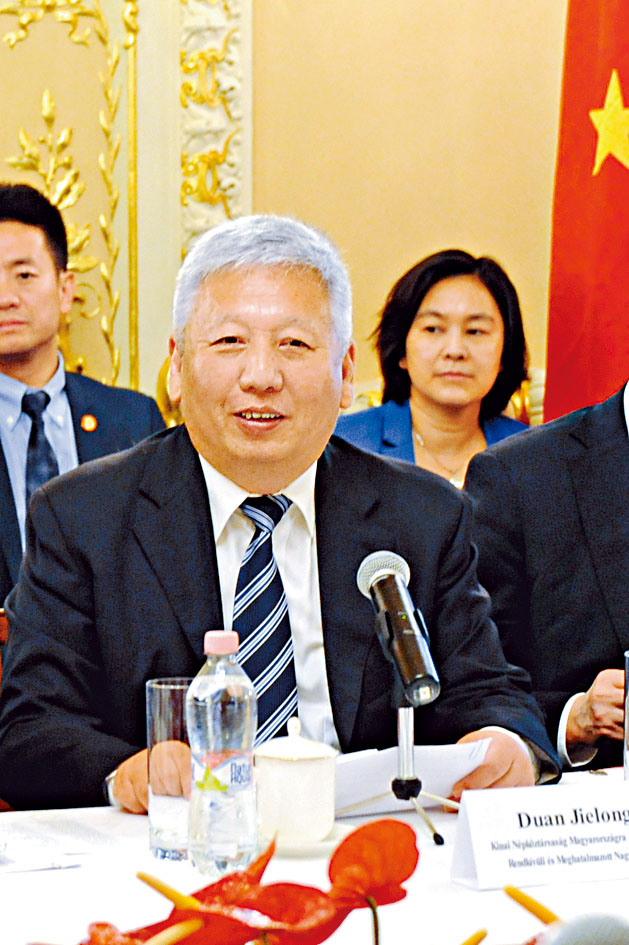 段潔龍得票一百四十七票，高票當選。