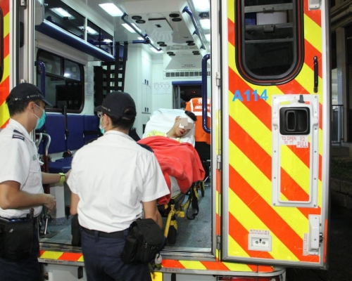 两人均告受伤。