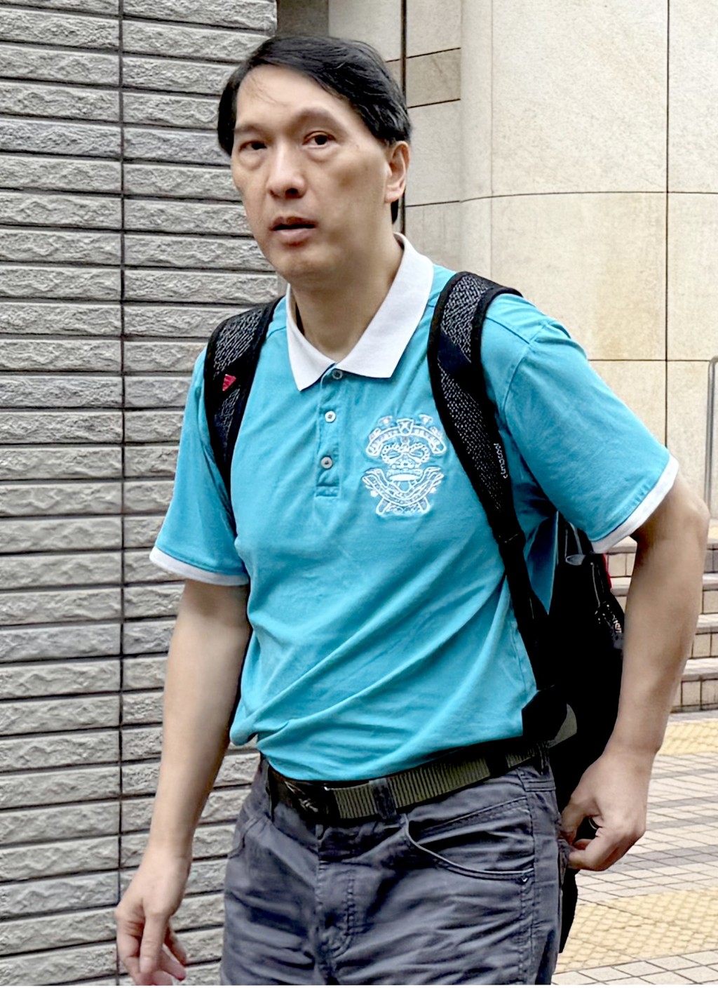 事主父親今日出庭。 事主父親今日出庭。