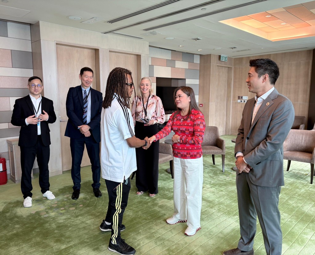 羅淑佩與傳奇球星見面。羅淑佩fb