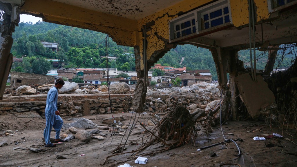 巴基斯坦今年6月底踏入雨季，近兩個月來已對釀成706人身亡。美聯社