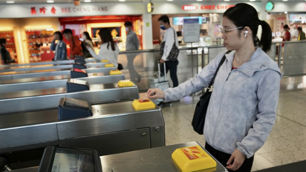 港鐵表示,半價乘車優惠「感謝日」是按港鐵公司票價調整機制新安排下的「服務表現回贈」安排進行。資料圖片