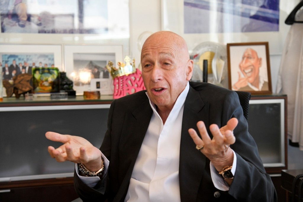 不少人對講英語的蘭桂坊集團主席盛智文落選感可惜。