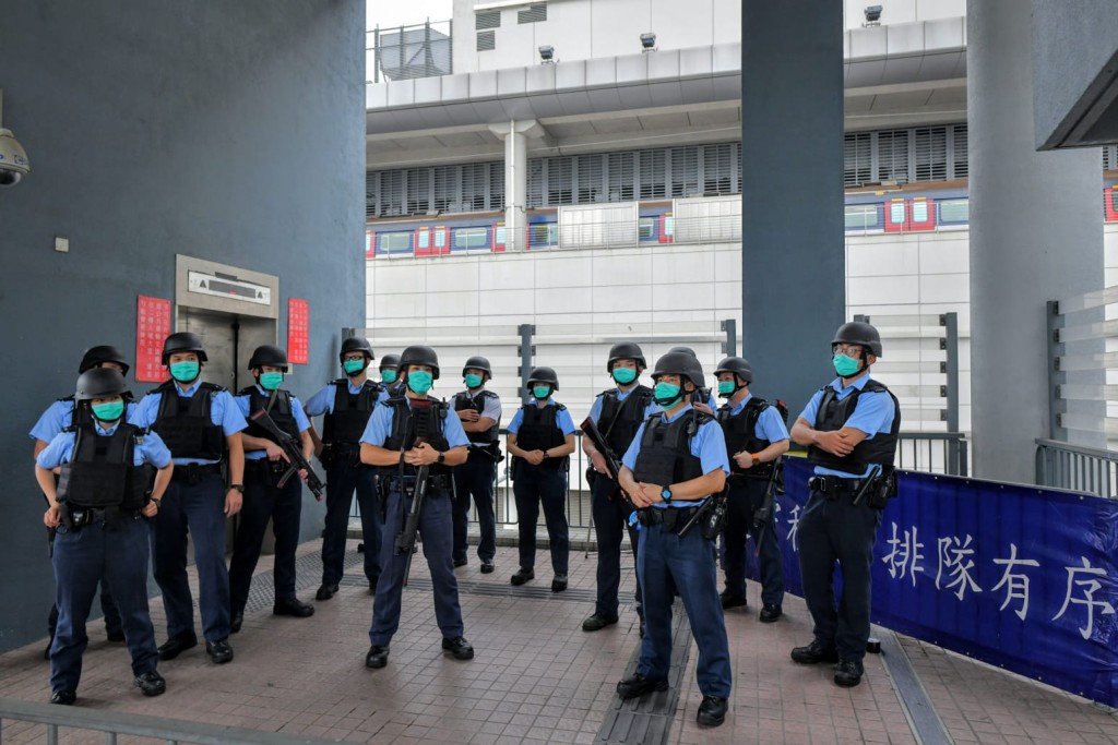 跨部門反恐專責組於在落馬洲支線管制站進行跨部門反恐演習,代號為「奪峰」。