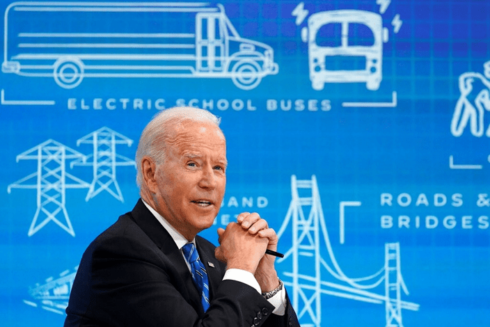 拜登启动基建大计提升美国竞争力。AP