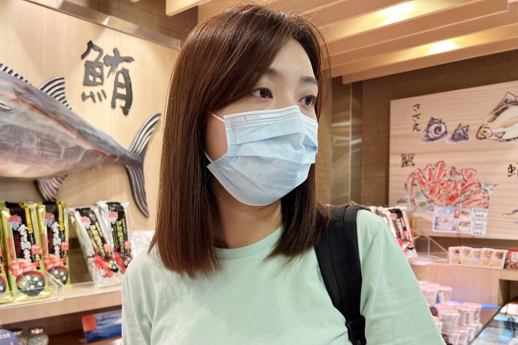 顾客何小组十分忧虑日本水产安全，她已停食，近日购物会多留意产地。