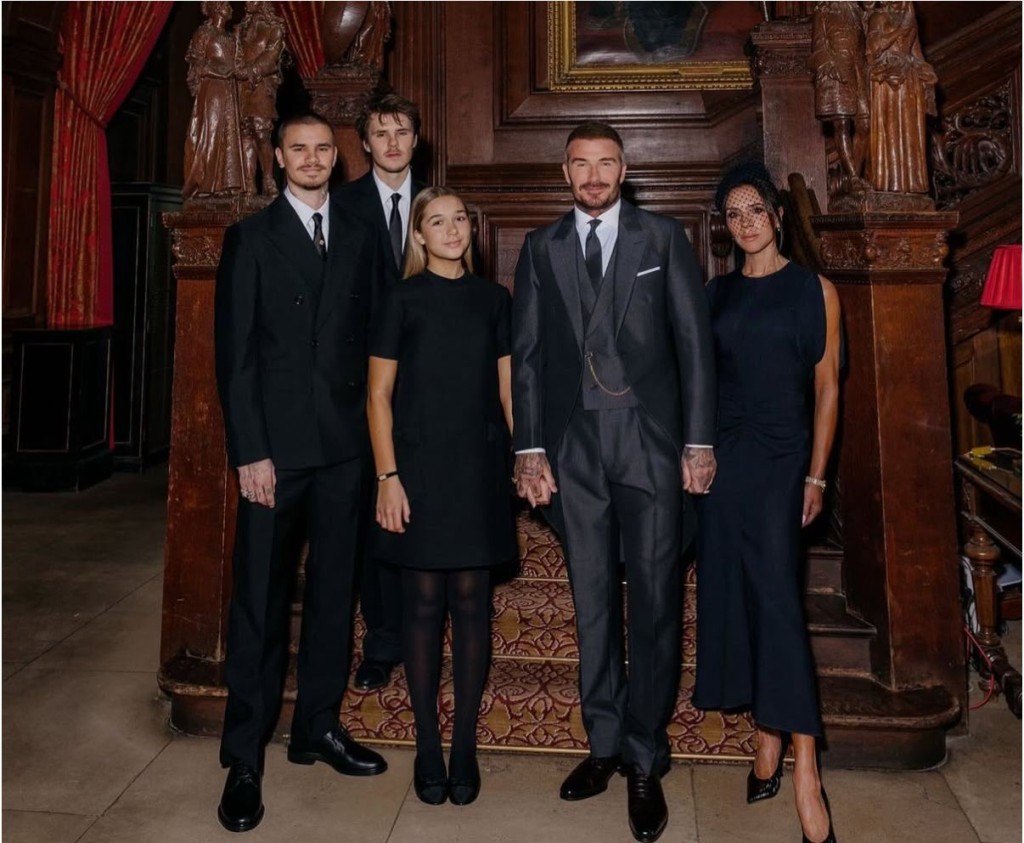 本月初,碧咸才封爵光宗耀祖。 本月初,碧咸才封爵光宗耀祖。