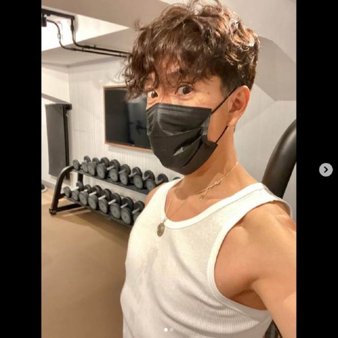 木村經常上載健身照，做拳擊教練應該難不到他。