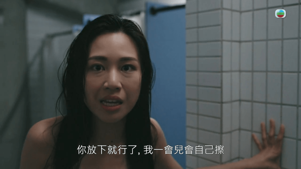 何沛珈在《新闻女王》中饰演女子排球队“万华”队长廖子珊。