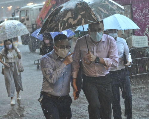 天文台預測，明及周末有狂風大雨及雷暴。 資料圖片