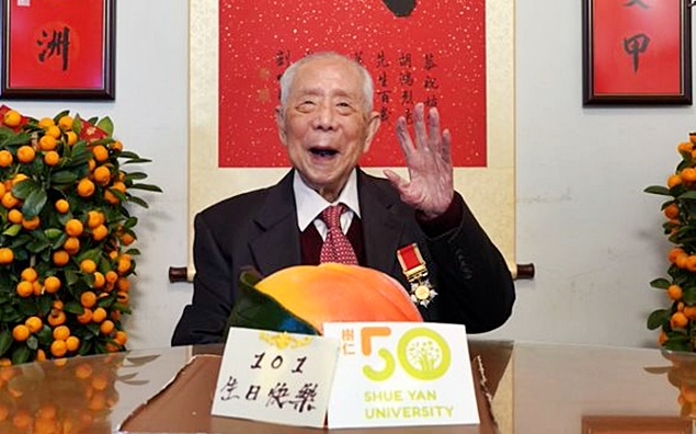 香港樹仁大學校監胡鴻烈逝世，享年105歲。
