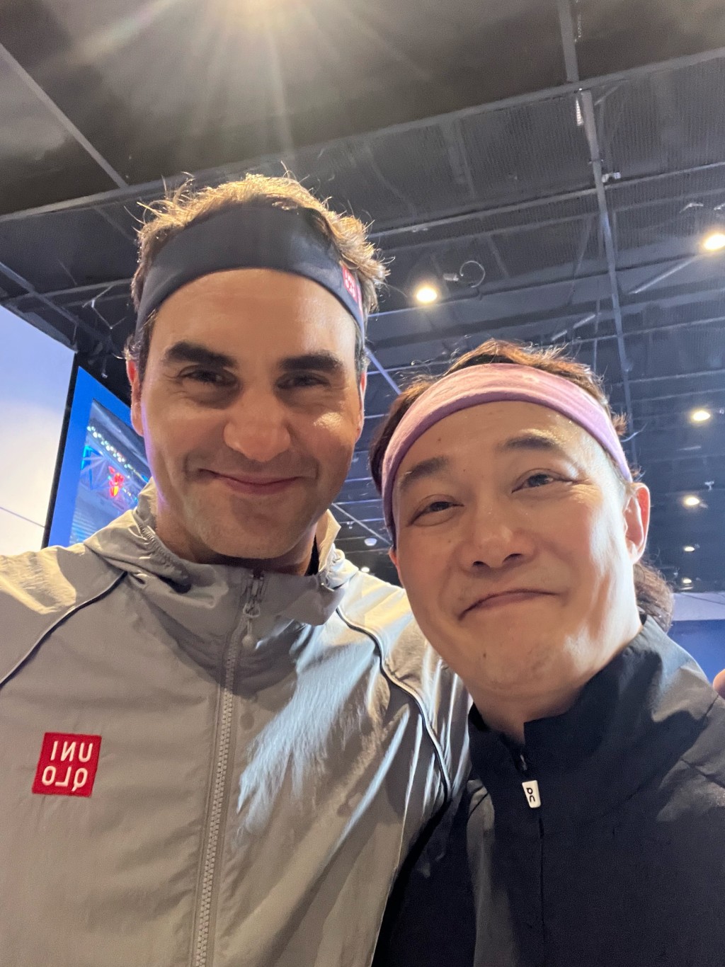 陈奕迅指：「我再私心一点，还！要！跟！Roger ！Federer！在！同！一！个！球！场！打！球！呢！说完。」