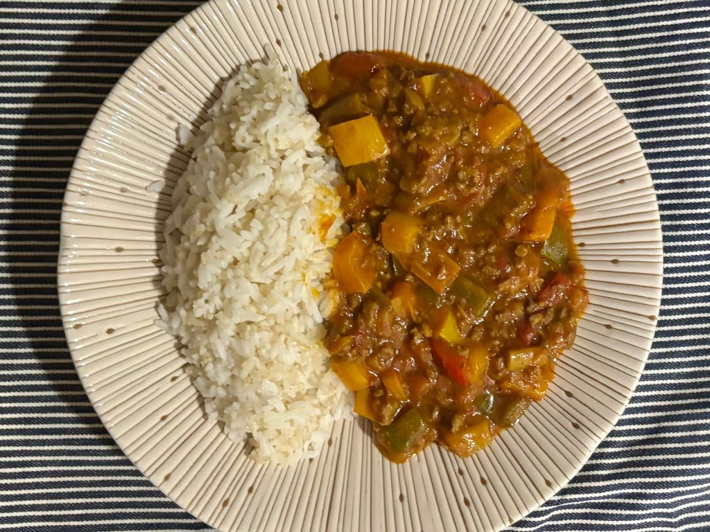 父親節不如學做蔬菜咖喱飯，學習利用不同的香料，不需加咖喱磚做出美味的咖喱飯。（圖片來源：受訪者提供）