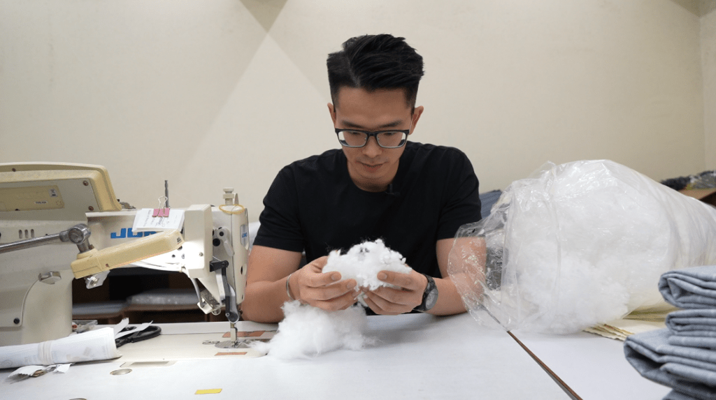 枕頭採用混合填充物，客人可自行調節。