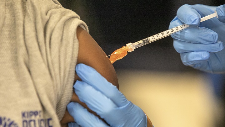 拜登表示有必要推動及改善民眾接種新冠疫苗情況。AP圖片