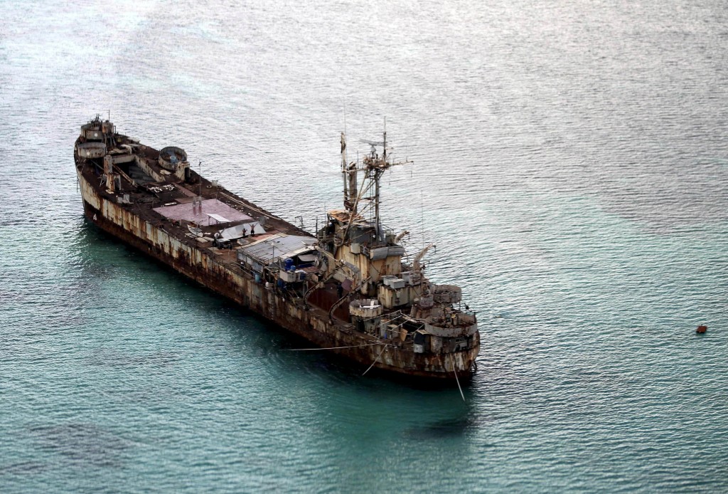 24年前搁浅在仁爱礁的菲律宾「马德雷山」号登陆舰。（路透社）