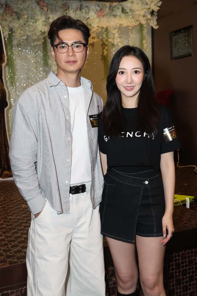 何依婷為B女擺180日宴「補數」,原來100日時B媽出咗埠。 何依婷為B女擺180日宴「補數」,原來100日時B媽出咗埠。
