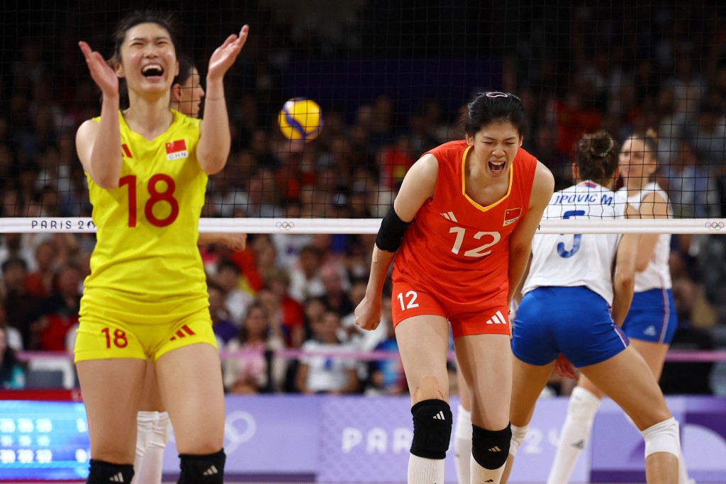 國家女排(紅衫)擊敗塞爾維亞，分組3戰全勝入3強。REUTERS