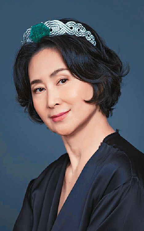 ■何超瓊借出的天價冠冕以鉑金、鑽石及泰姬陵祖母綠製成。 ■何超瓊借出的天價冠冕以鉑金、鑽石及泰姬陵祖母綠製成。