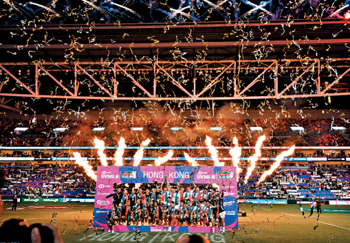 首度移师启德体育园的七榄圆满闭幕，火燄巨柱加上璀璨烟火，将气氛推上顶点。