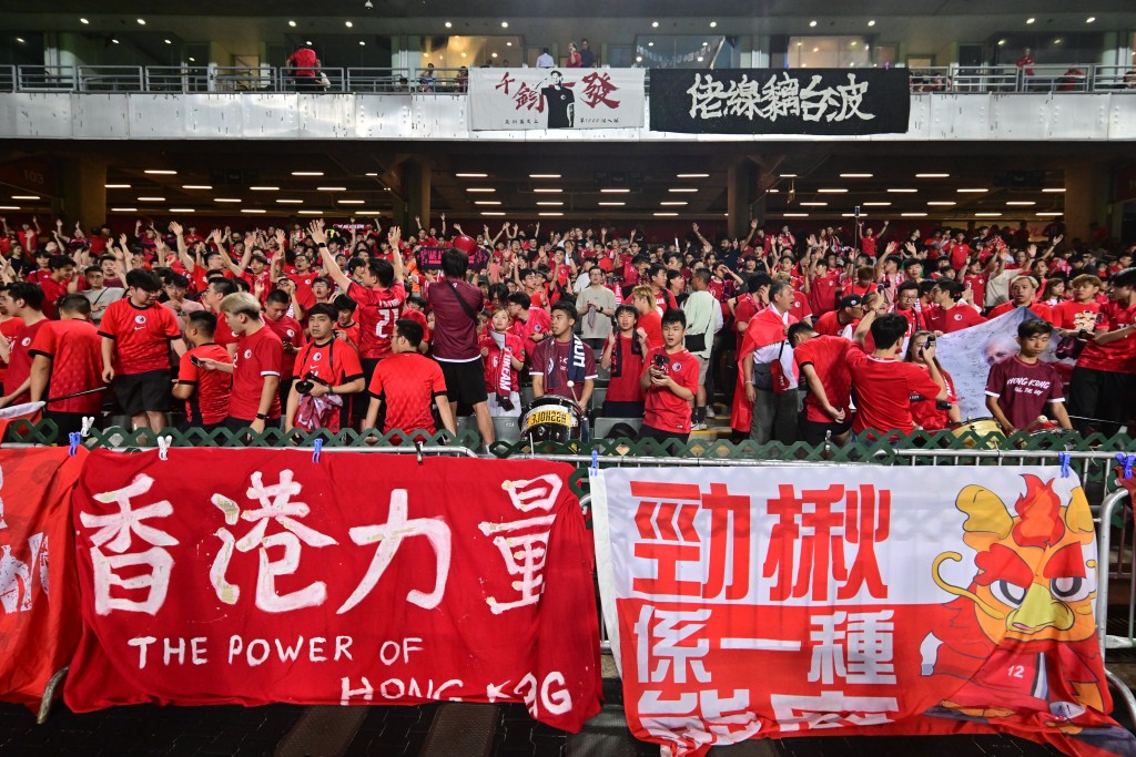 世界杯亚洲区外围赛，香港激战伊朗。 陈极彰摄