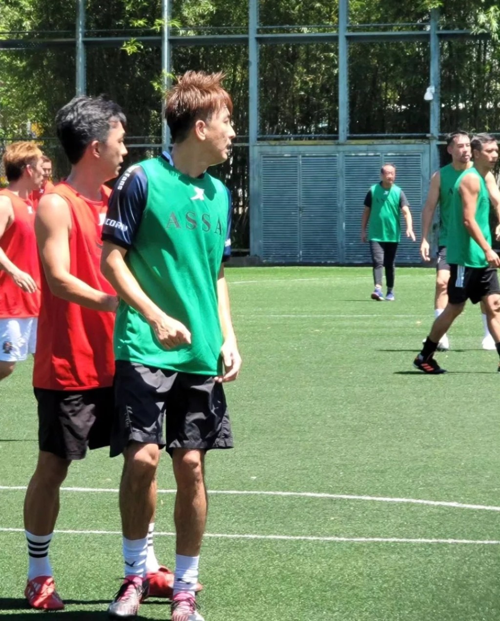 馬國明去年不用開工時，也會到足球場參與練波。
