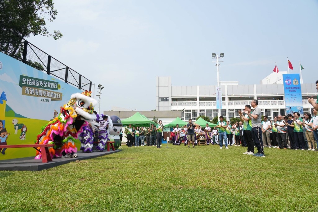 活動由海關龍獅團「醒獅吐聯」揭開序幕。林定國fb