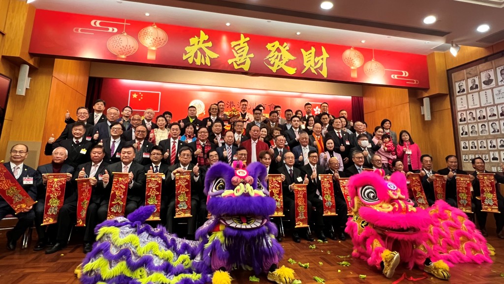 今日(31日)大年初十，香港潮州商會舉行新春團拜，多名官員岀席。（郭詠欣攝）