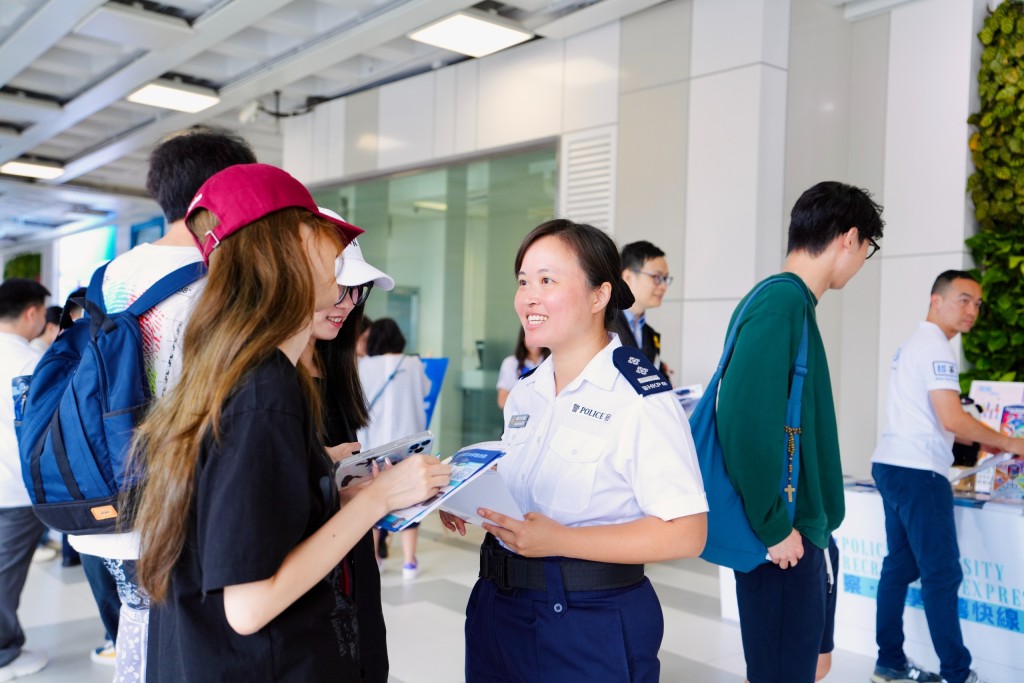 不同活動加深年輕人對警務工作的了解