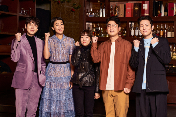 《單身即地獄》記者會只有（左起）圭賢及洪真慶等出席。