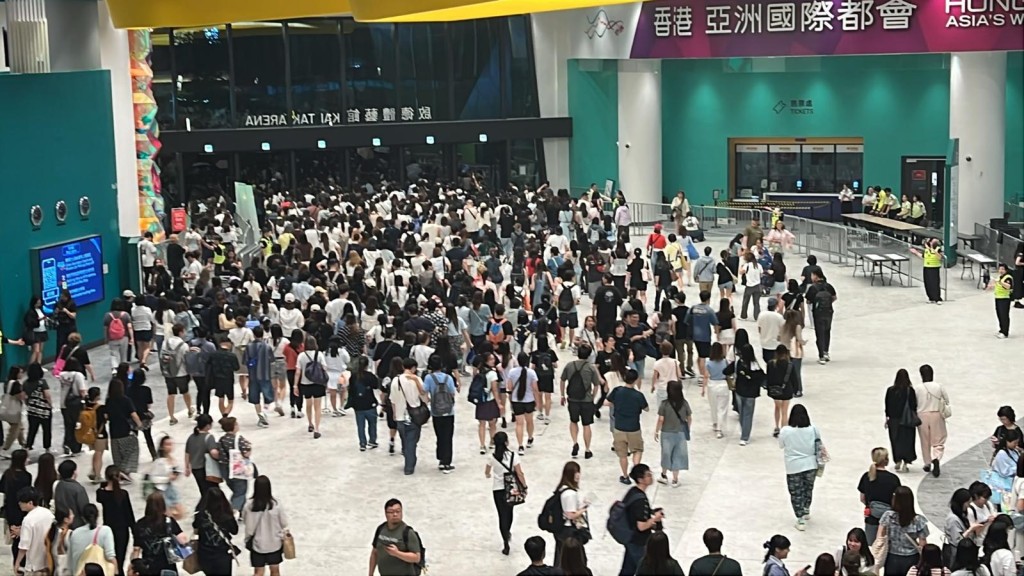 啟德體育園內所有場地及設施將視乎實際情況及確保安全的前提下，於暴風信號下調後兩小時內陸續重開。