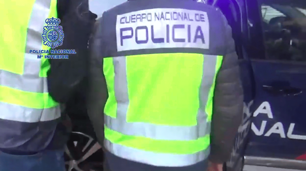 西班牙警方昨日拘捕7名球迷。网上图片