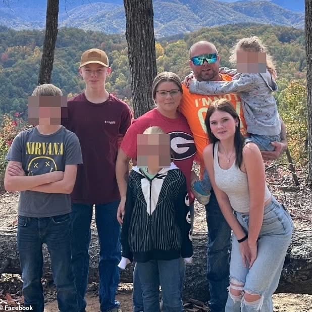 死者科普纳（Anna Kepner）与继弟哈德逊（Timothy Hudson）还有几名年幼的弟妹。 Facebook