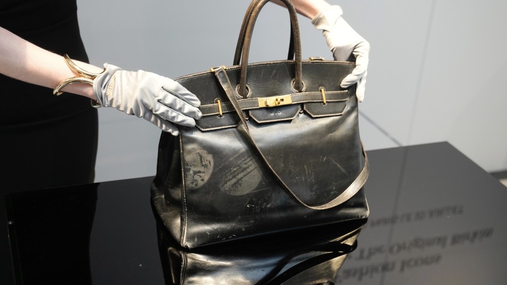 為傳奇英國女星珍寶金製作的原版愛馬仕柏金包在巴黎拍賣。 法新社 為傳奇英國女星珍寶金製作的原版愛馬仕柏金包在巴黎拍賣。 法新社