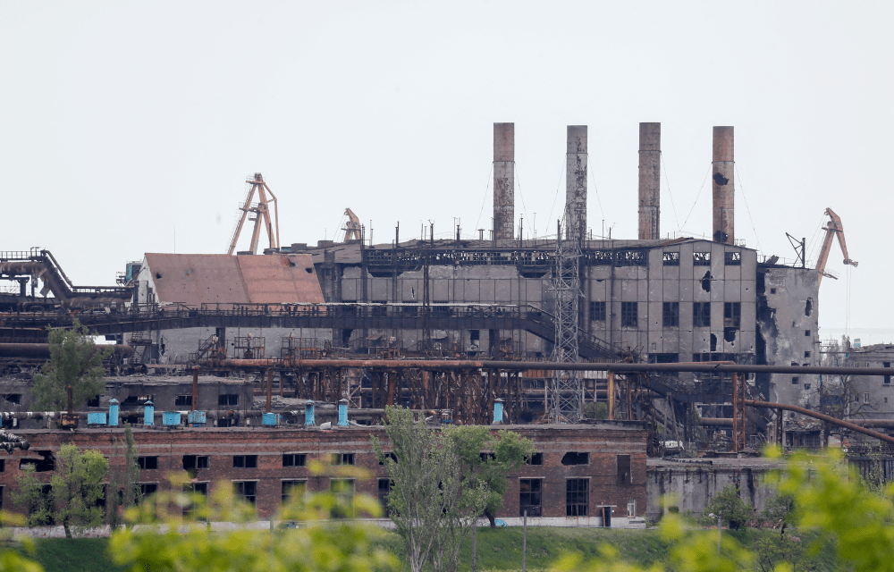 2022年5月、俄罗斯入侵乌克兰初期，亚速钢铁厂被围攻。路透社