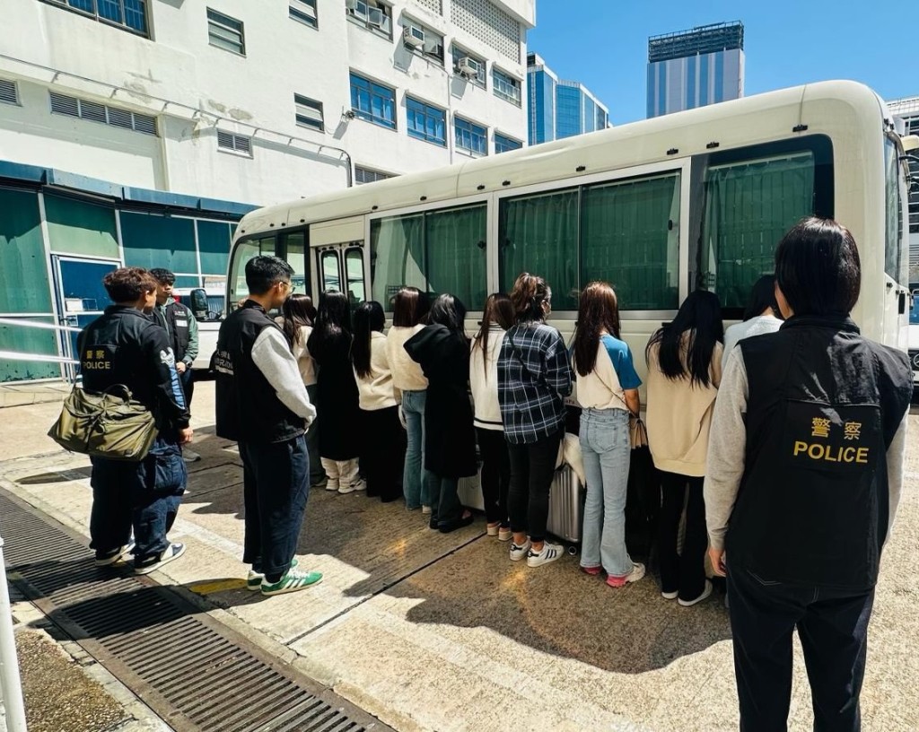跨部門打擊黑工及掃黃行動,拘捕18人。警方圖片