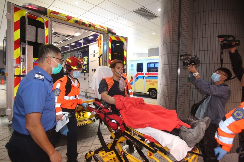 工人獲送院治理。曾志恆攝