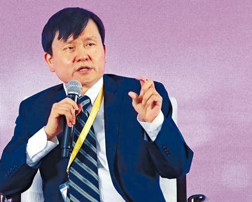 上海传染病专家张文宏。