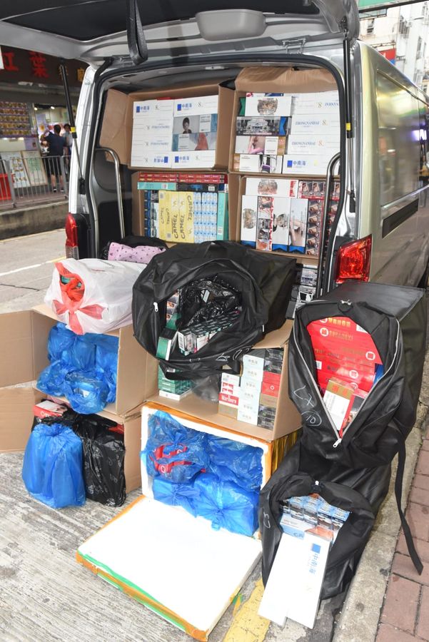 行動中共檢獲約13萬支私煙。徐裕民攝