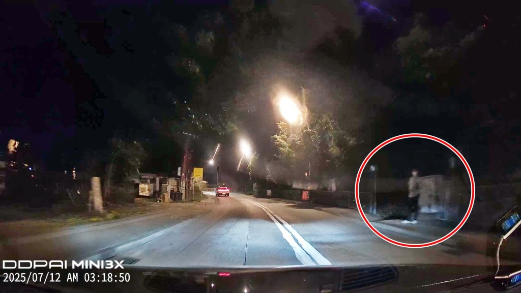 樓主:「今日打佢電話打唔通,我睇返車Cam,原來佢企喺大路邊跟住我入村。Threads截圖 樓主:「今日打佢電話打唔通,我睇返車Cam,原來佢企喺大路邊跟住我入村。Threads截圖
