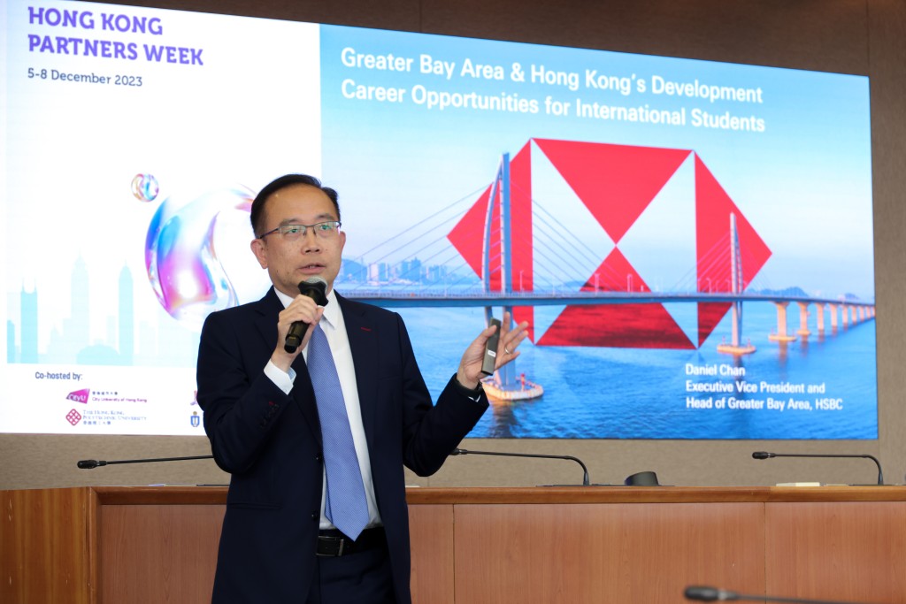 滙豐大灣區辦公室總經理陳慶耀，向海外大學代表分享香港在大灣區的發展和定位。科大提供
