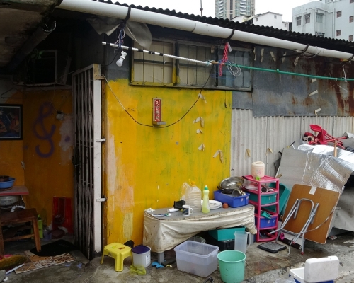 有劏房戶指,劏房居住環境惡劣地方小,惟呎租卻媲美豪宅。資料圖片