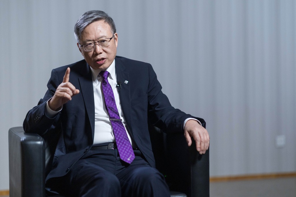 滕锦光期望,中国内地与其他国家的非本地生由现时的「六四比」,发展为「一半一半」,以促进校园国际化。 何家豪摄 滕锦光期望,中国内地与其他国家的非本地生由现时的「六四比」,发展为「一半一半」,以促进校园国际化。 何家豪摄