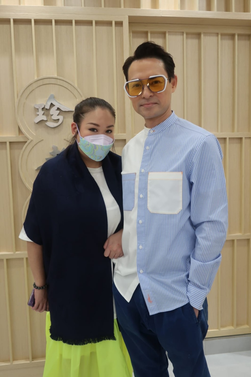 海俊杰太太也有跟刘威煌在网上合作。