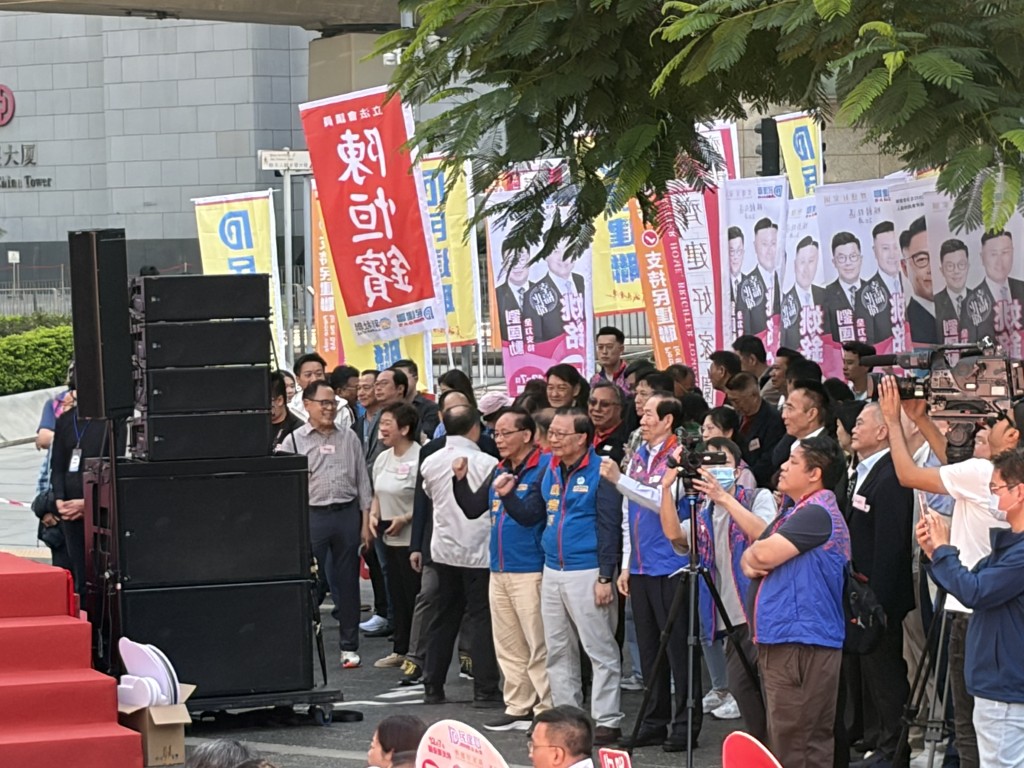 不少政界名人都有出席民建聯造勢大會，包括監委會主席盧文端，以及會務顧問譚耀宗、葉國謙、陳鑑林等。