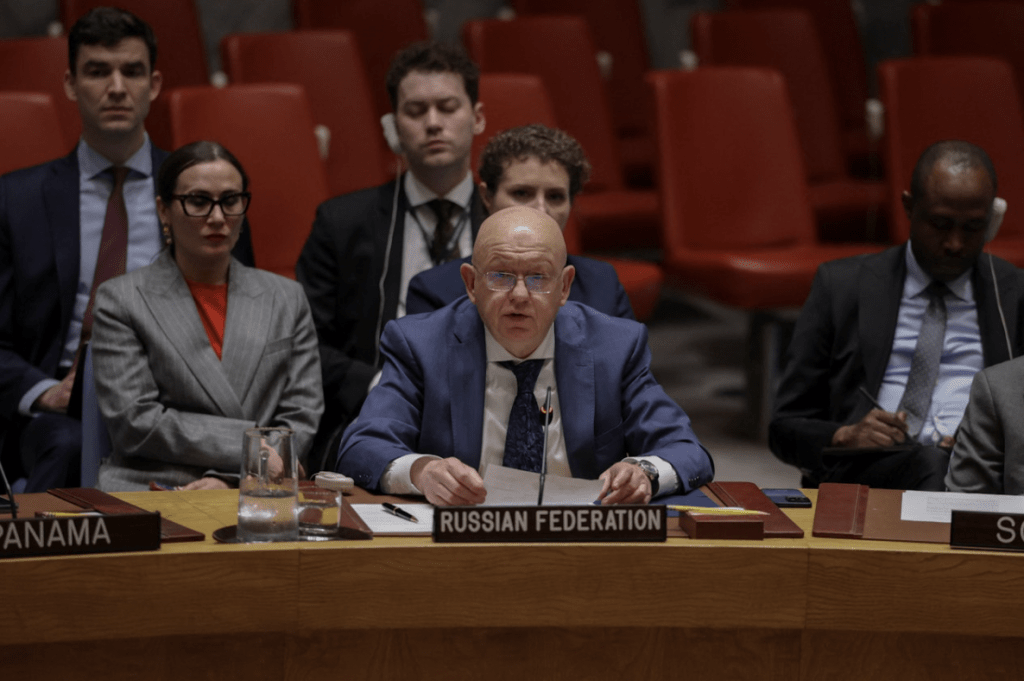 俄羅斯外交部長拉夫羅夫（Sergey Lavrov）對此表示，雖然草案表面提及的是「防禦性措施」，但歷史經驗證明，此類決議往往被西方國家用作發動侵略行為的擋箭牌與藉口。路透社