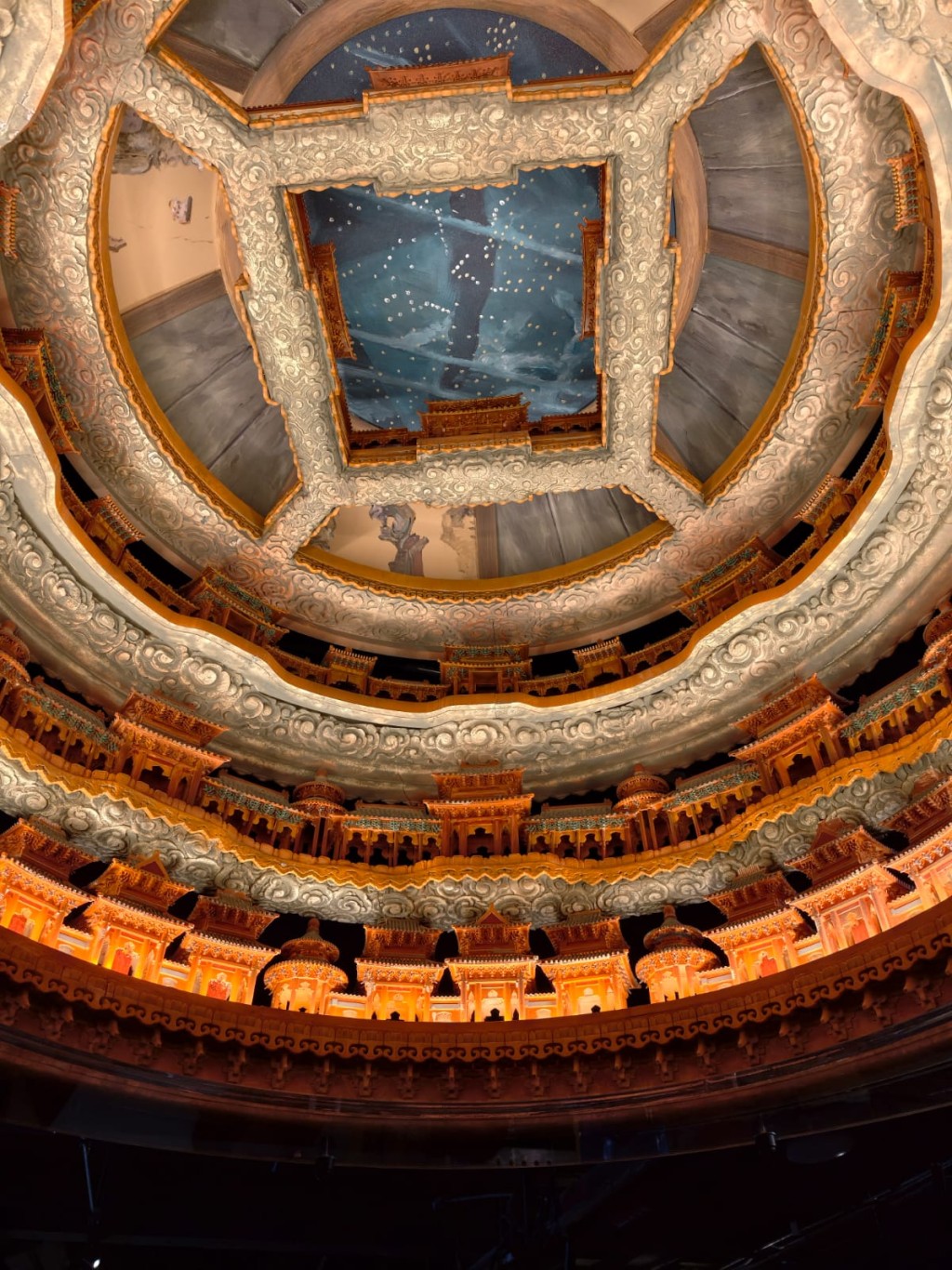 北京隆福寺臻元美術館近期舉辦《步天歌——藻井與星宿的故事》展覽，重現曾聞名天下的隆福寺正覺殿藻井，展現山西玉皇廟星宿彩塑背後的東方智慧。楊浚源攝