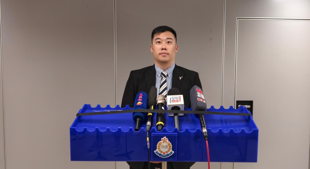 屯门警区刑事调查队督察李嘉诚交代案件。黄文威摄